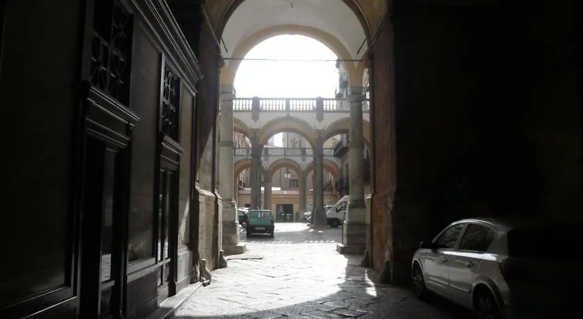 ホテル Palazzo Nuccio Guest House パレルモ
