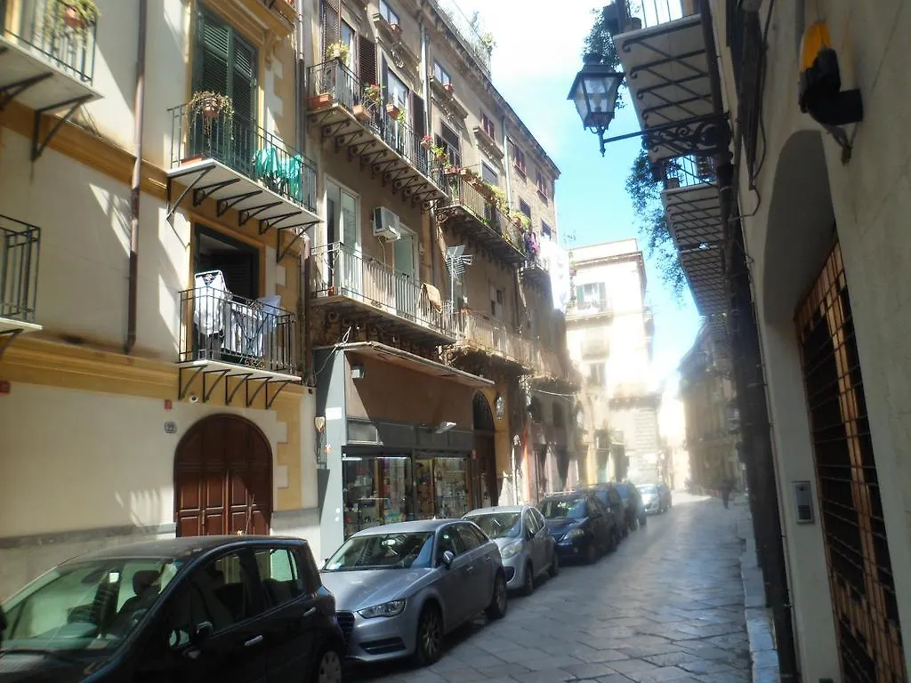 ホテル Palazzo Nuccio Guest House パレルモ