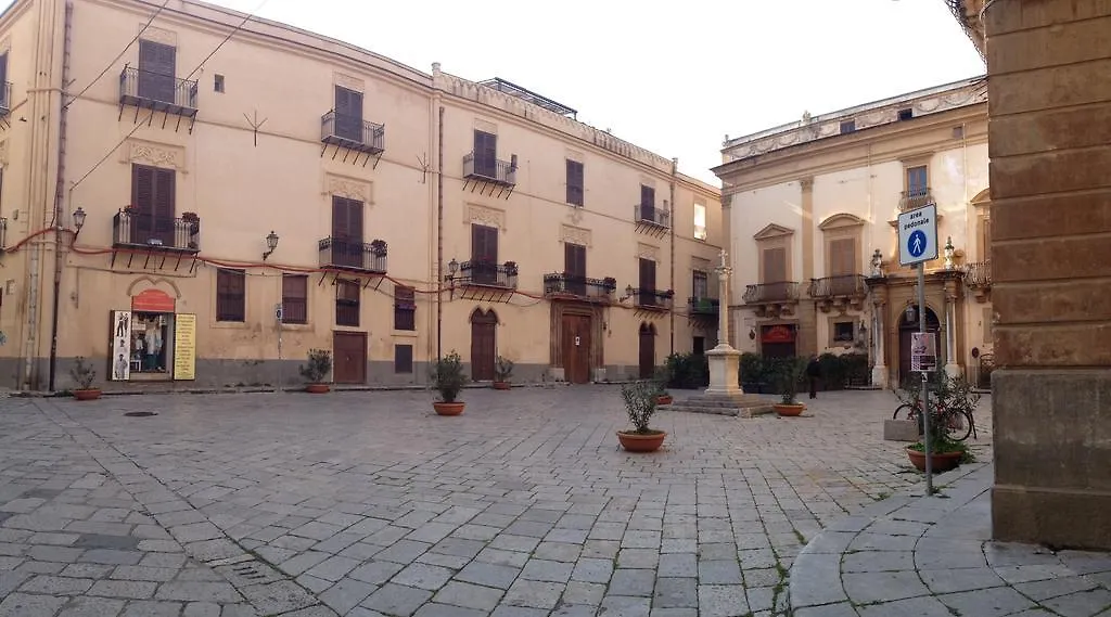 ホテル Palazzo Nuccio Guest House パレルモ