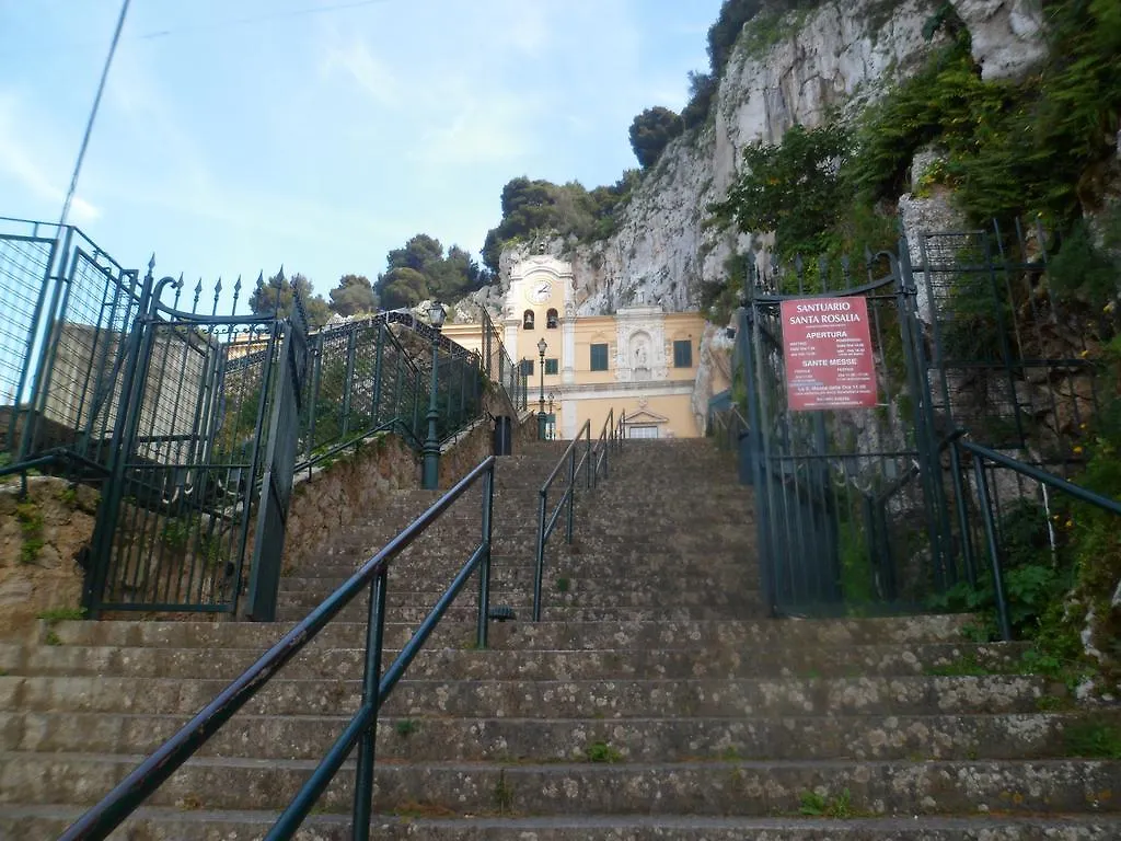 ホテル Palazzo Nuccio Guest House パレルモ